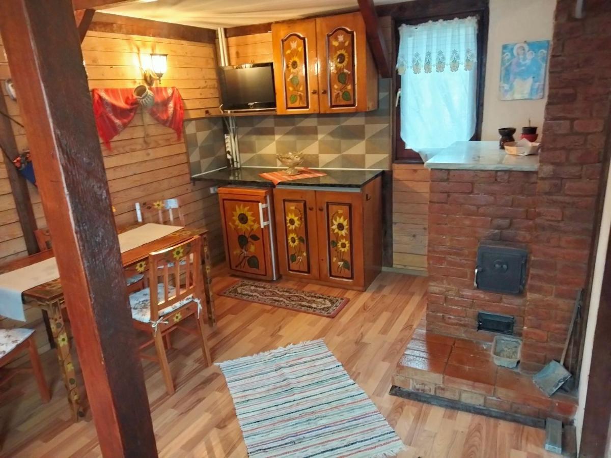 Casa Piscul Lupului Vila Pucioasa Exterior foto