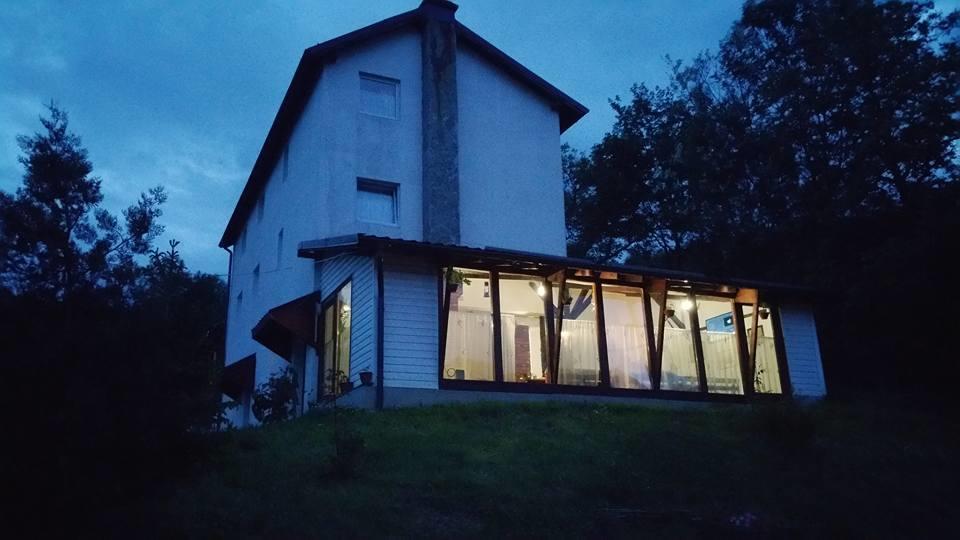 Casa Piscul Lupului Vila Pucioasa Exterior foto