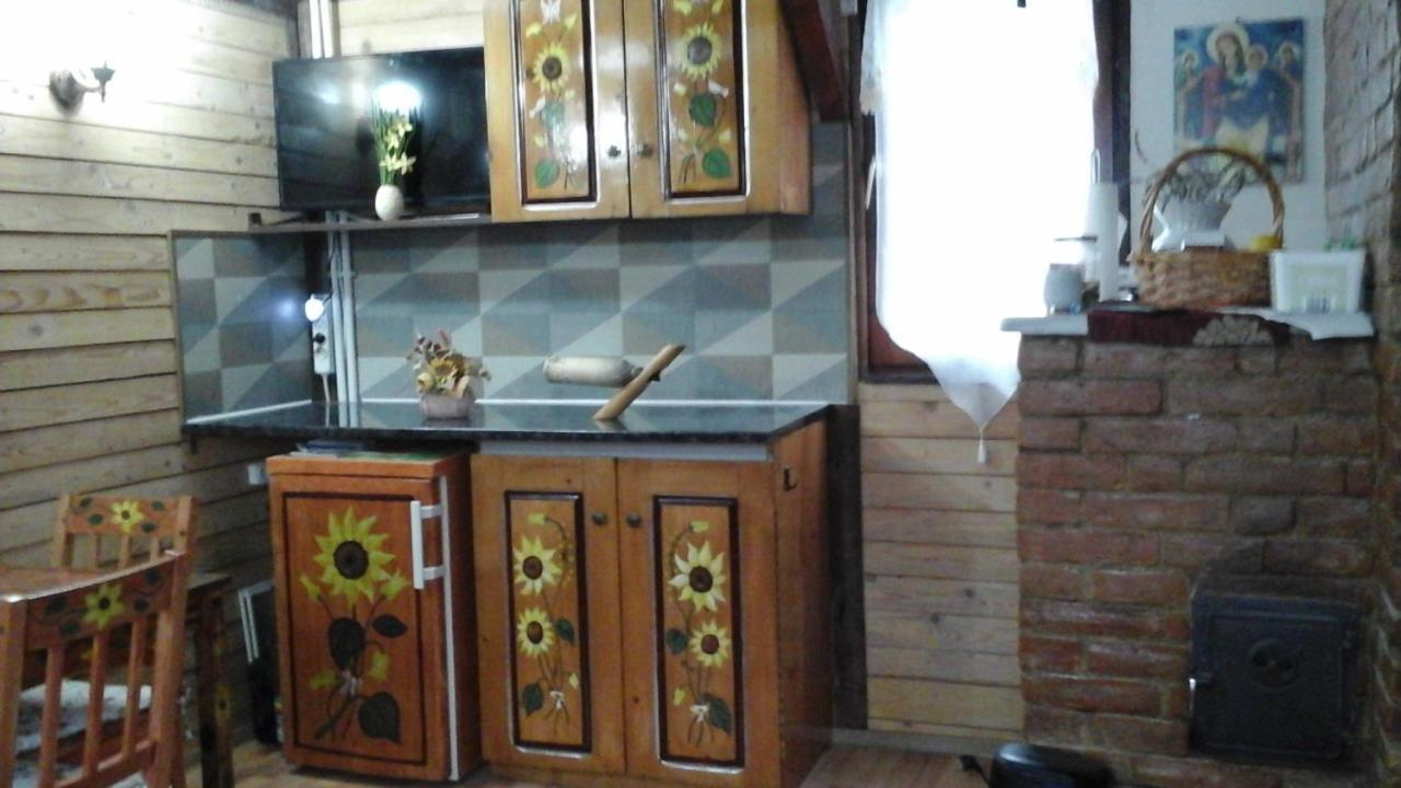 Casa Piscul Lupului Vila Pucioasa Exterior foto