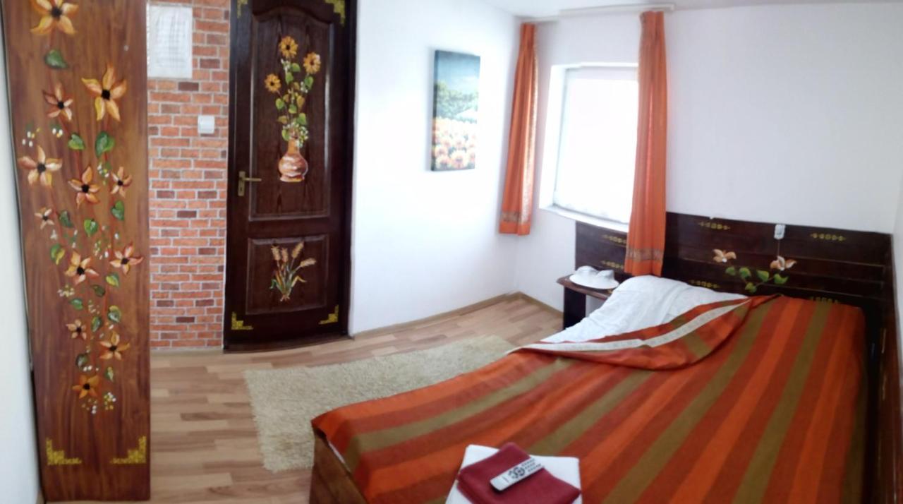 Casa Piscul Lupului Vila Pucioasa Exterior foto